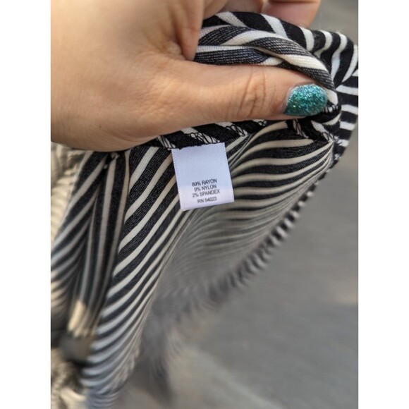 Banana‎ Republic Size 0 Black and White Striped Fit & Flare Dress - Picture 7 of 7
